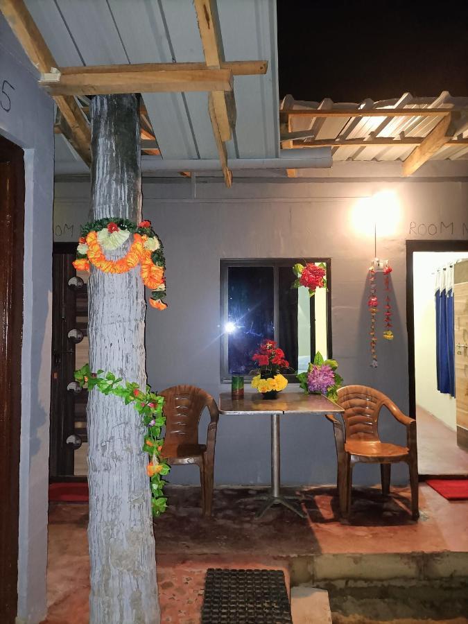 Om D S Cafe 51 & Beach Stay Гокарна Экстерьер фото