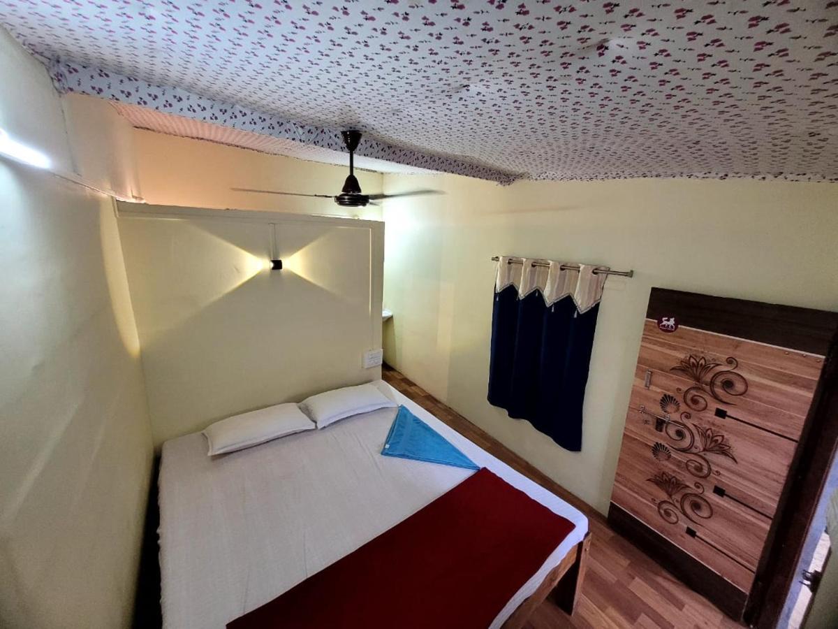 Om D S Cafe 51 & Beach Stay Гокарна Экстерьер фото